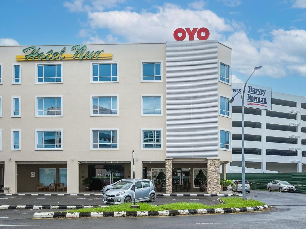 Super Oyo 985 Hotel Nur Мірі Екстер'єр фото