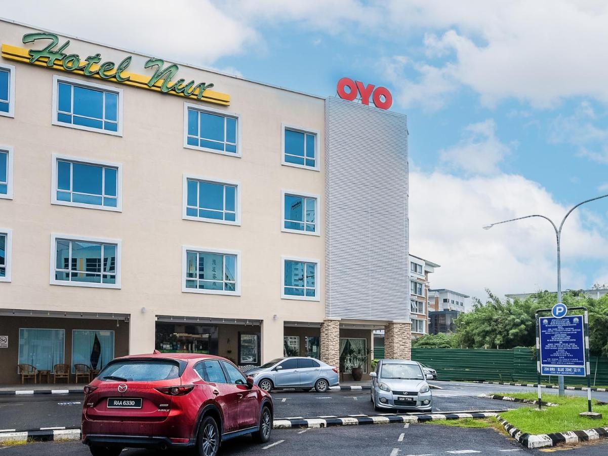 Super Oyo 985 Hotel Nur Мірі Екстер'єр фото