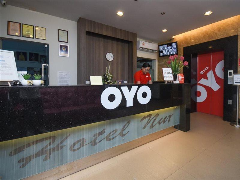 Super Oyo 985 Hotel Nur Мірі Екстер'єр фото
