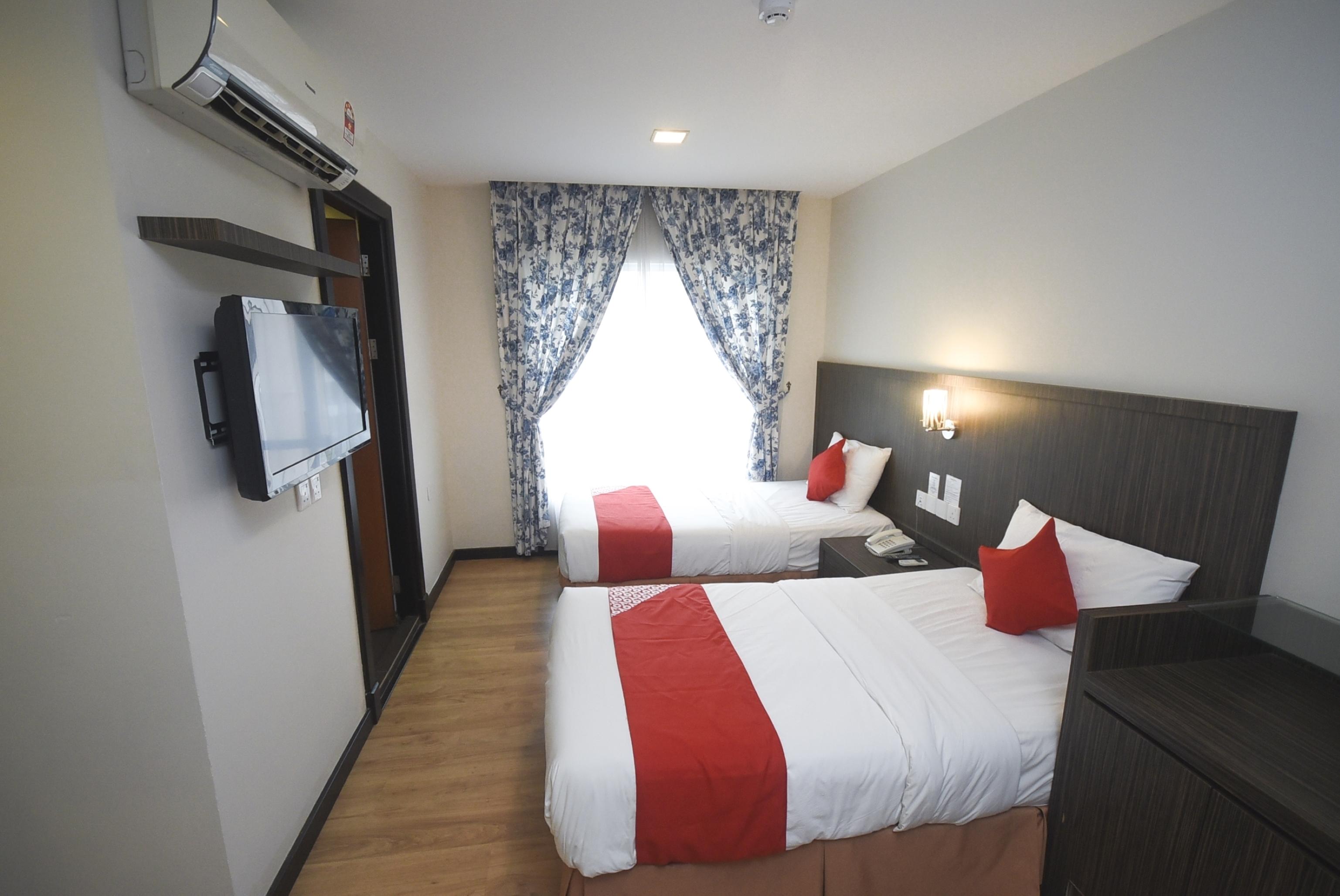 Super Oyo 985 Hotel Nur Мірі Екстер'єр фото