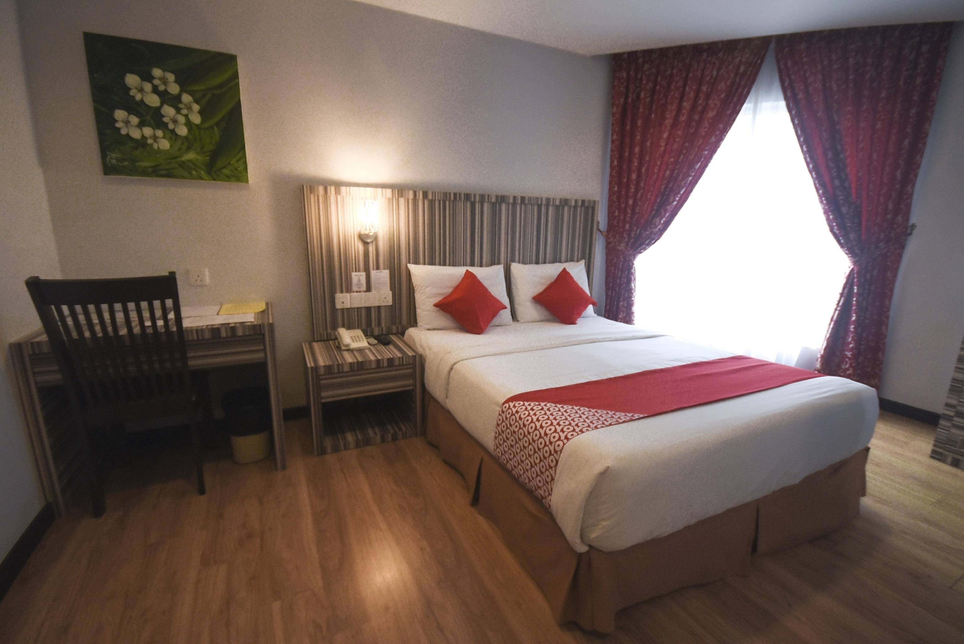 Super Oyo 985 Hotel Nur Мірі Екстер'єр фото