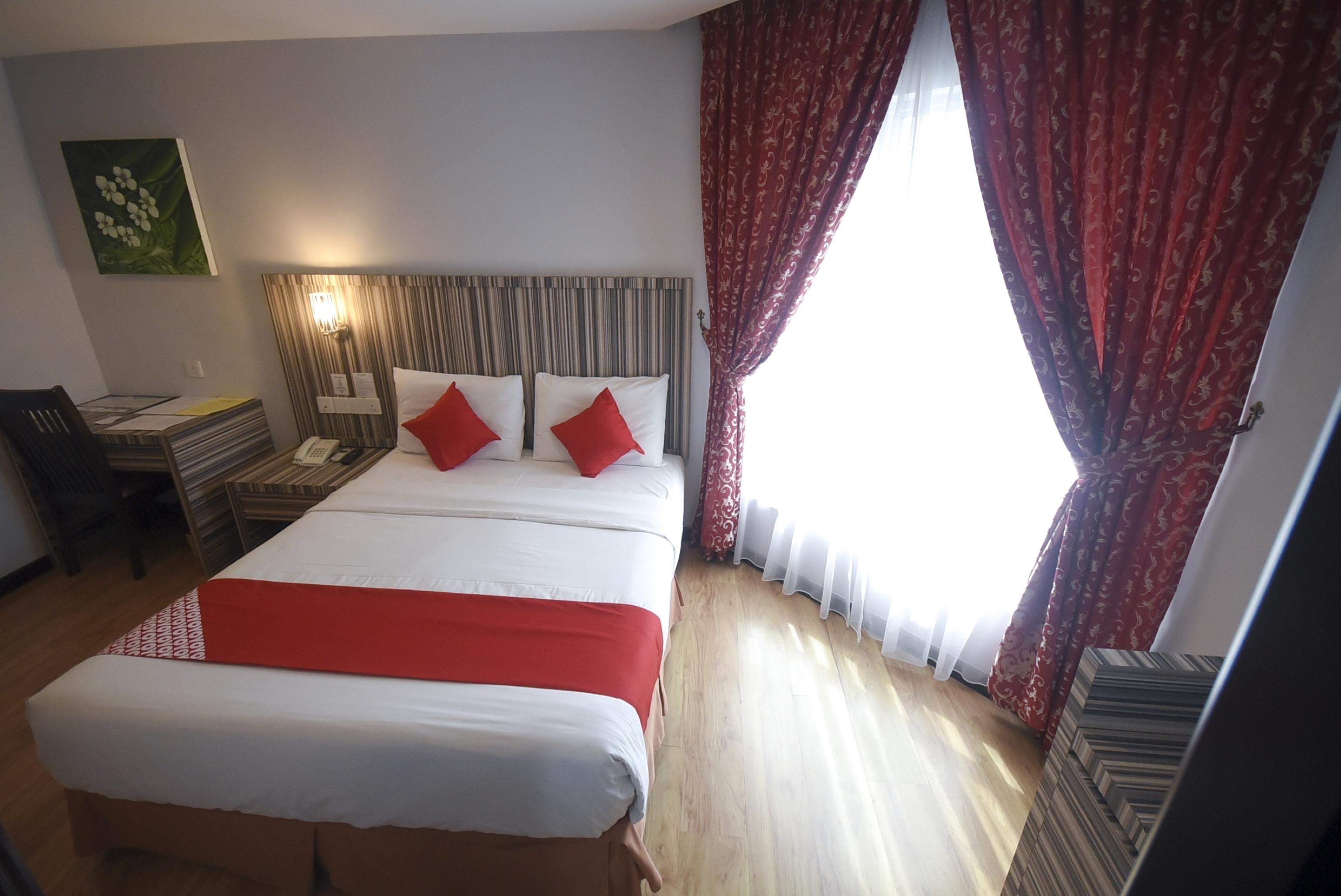 Super Oyo 985 Hotel Nur Мірі Екстер'єр фото