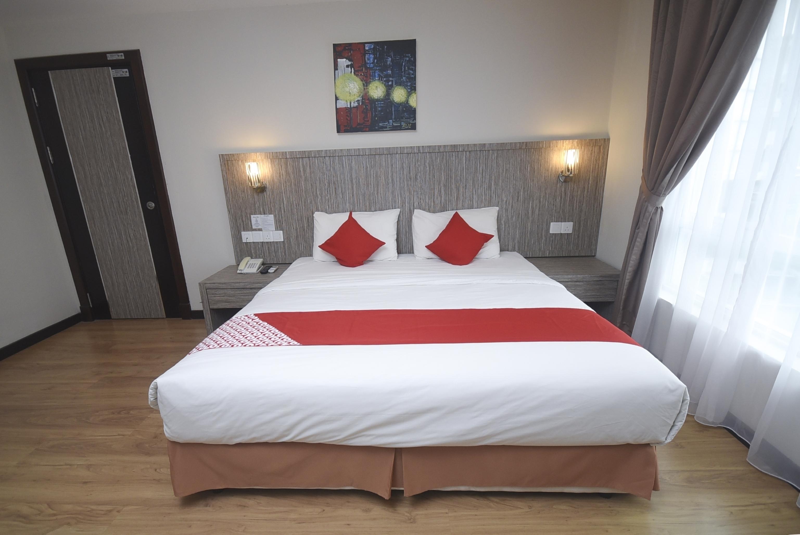 Super Oyo 985 Hotel Nur Мірі Екстер'єр фото