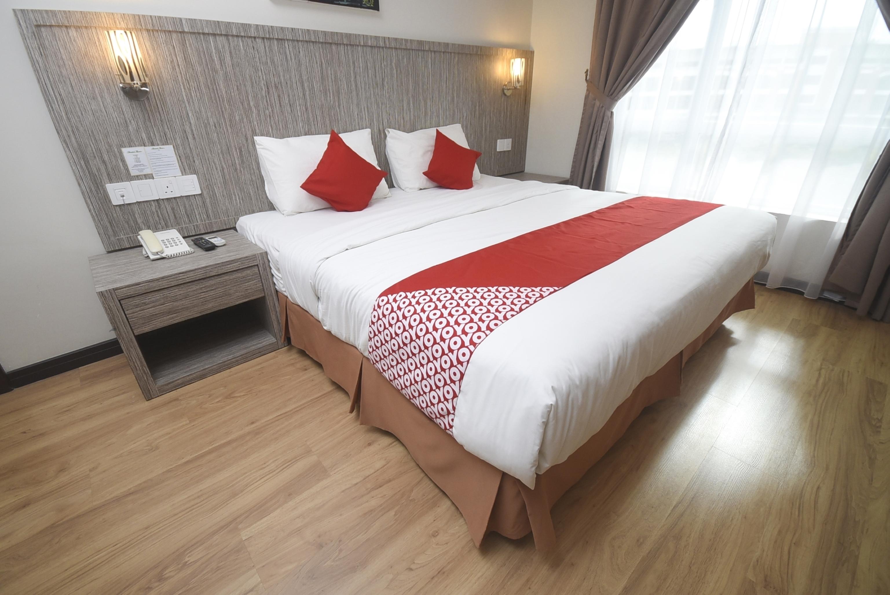Super Oyo 985 Hotel Nur Мірі Екстер'єр фото