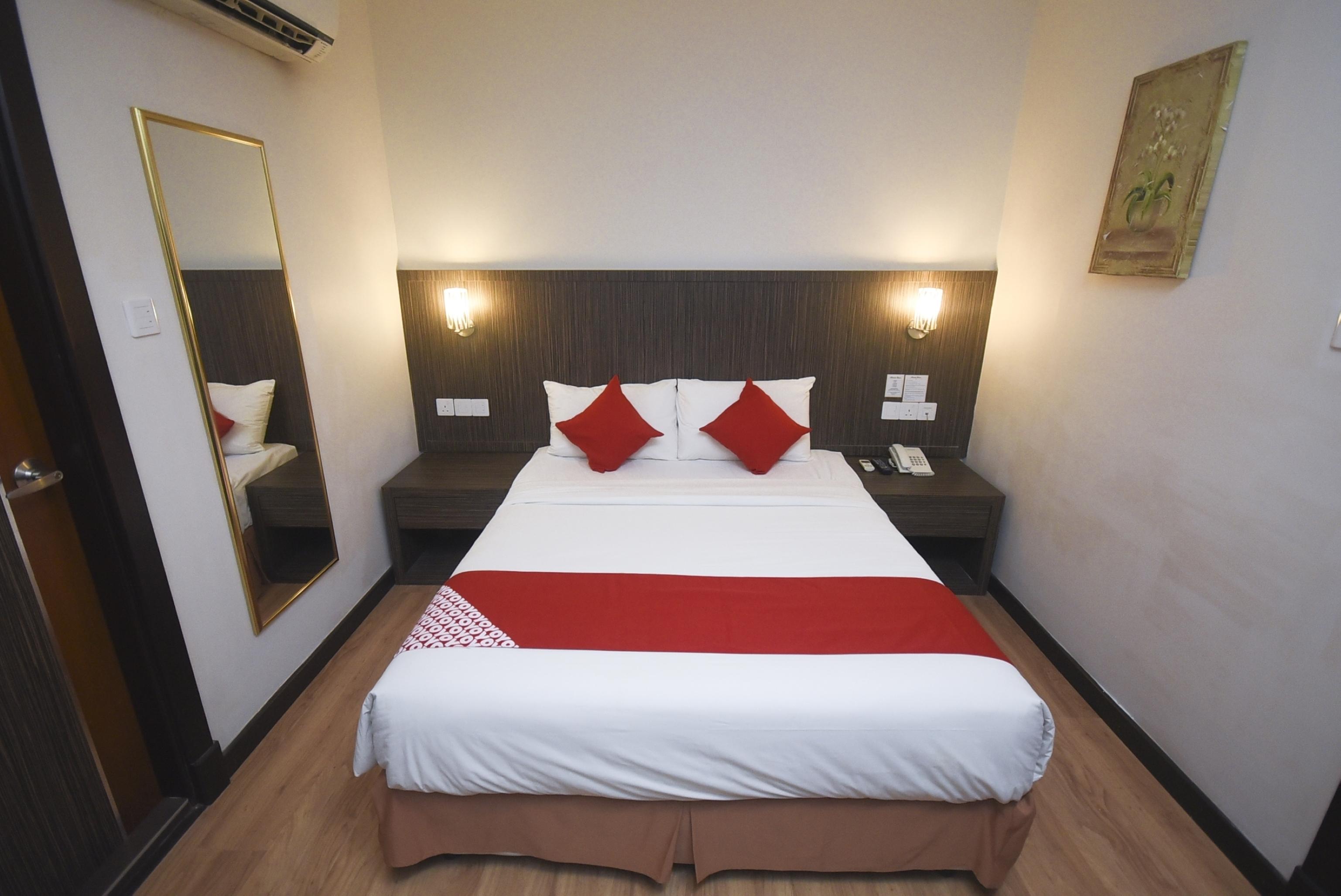 Super Oyo 985 Hotel Nur Мірі Екстер'єр фото