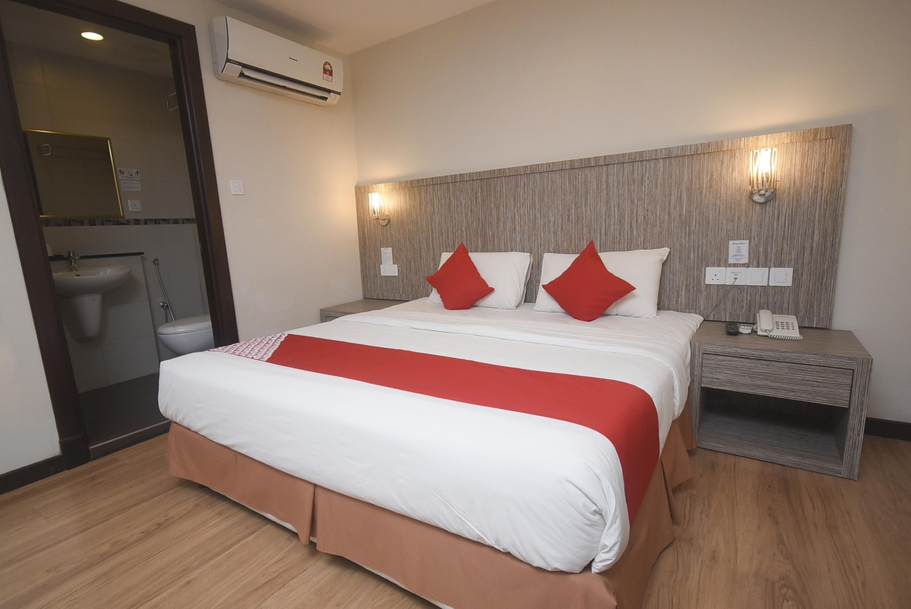 Super Oyo 985 Hotel Nur Мірі Екстер'єр фото