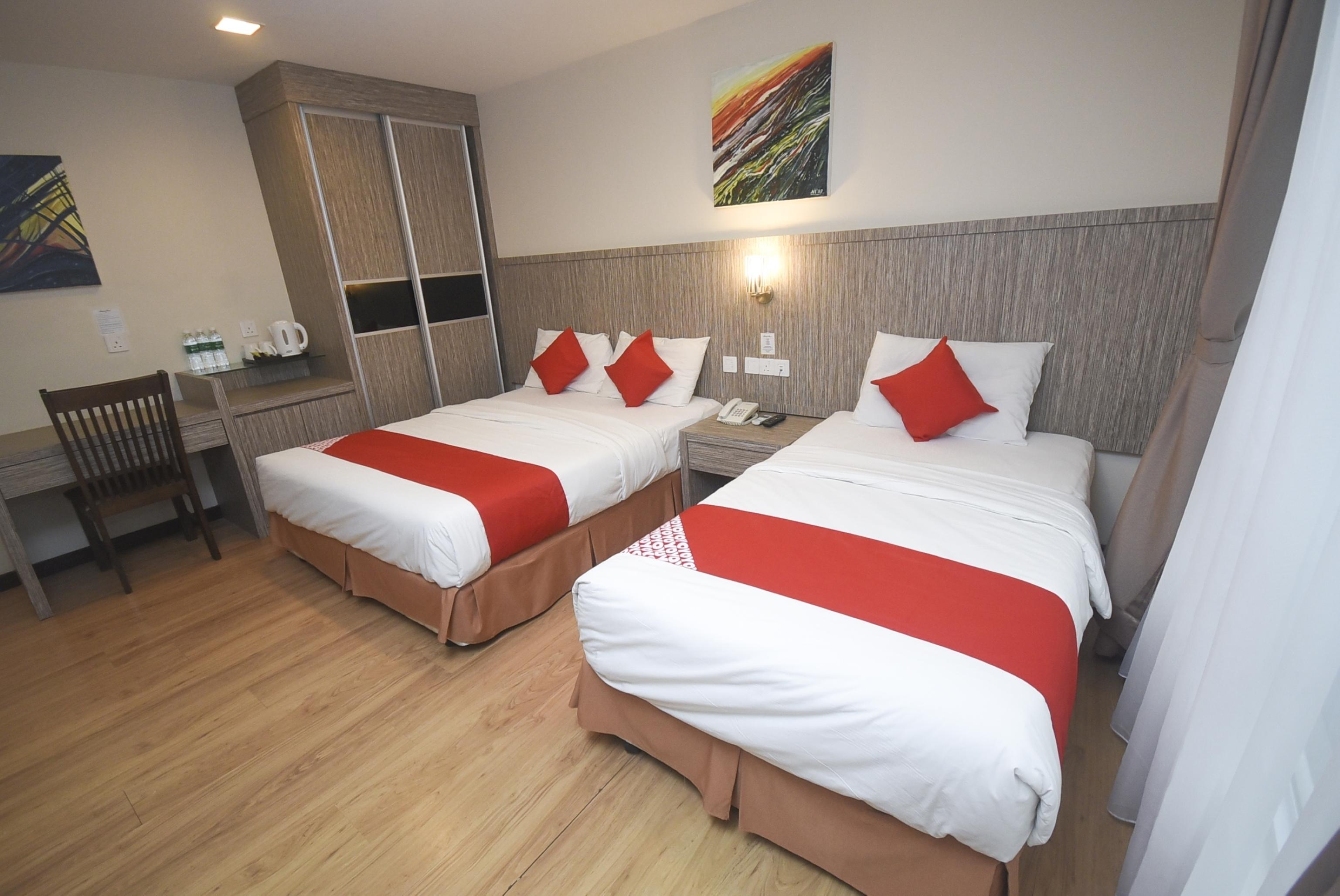 Super Oyo 985 Hotel Nur Мірі Екстер'єр фото
