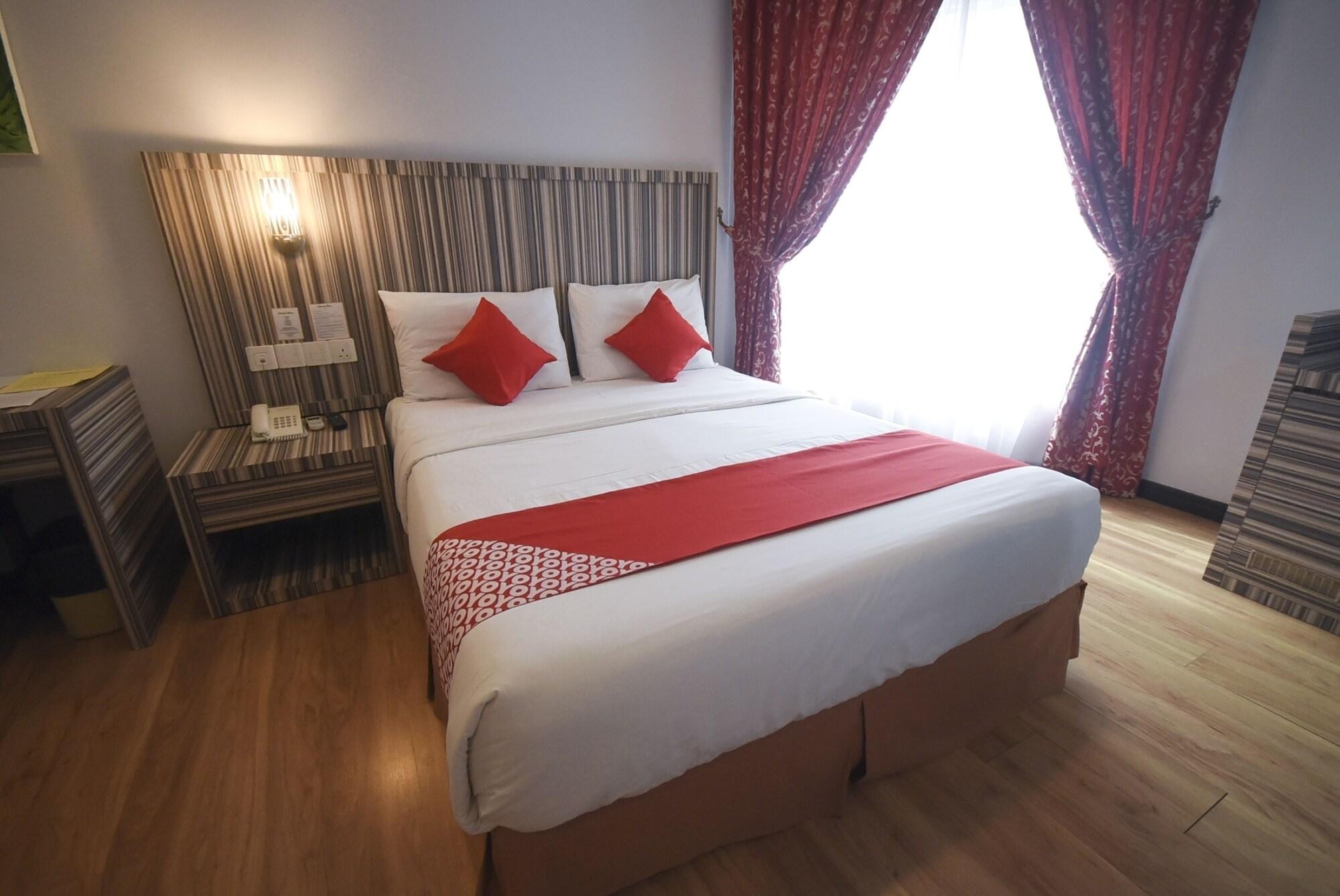 Super Oyo 985 Hotel Nur Мірі Екстер'єр фото