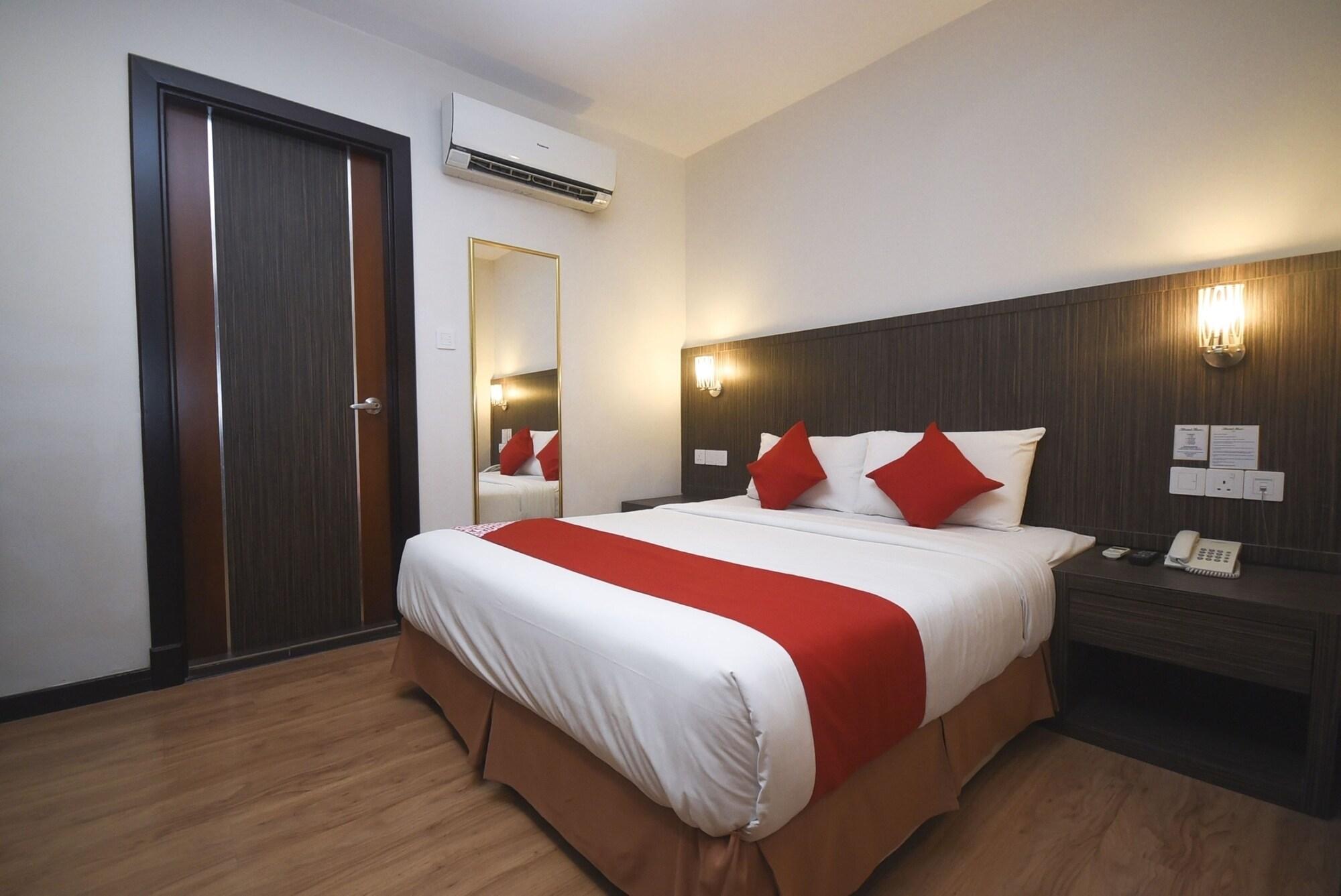 Super Oyo 985 Hotel Nur Мірі Екстер'єр фото