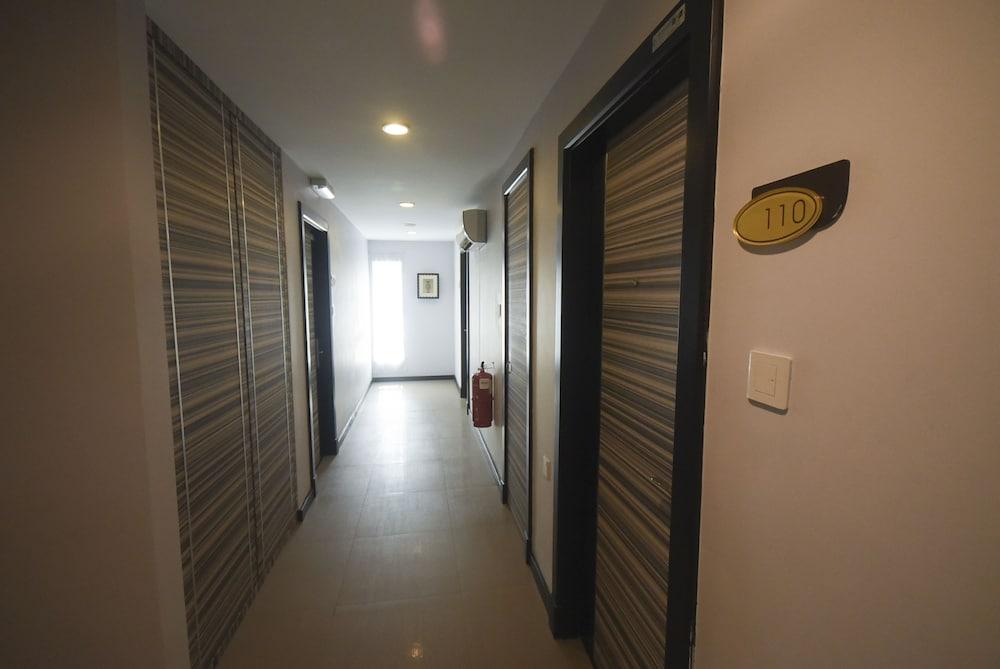 Super Oyo 985 Hotel Nur Мірі Екстер'єр фото