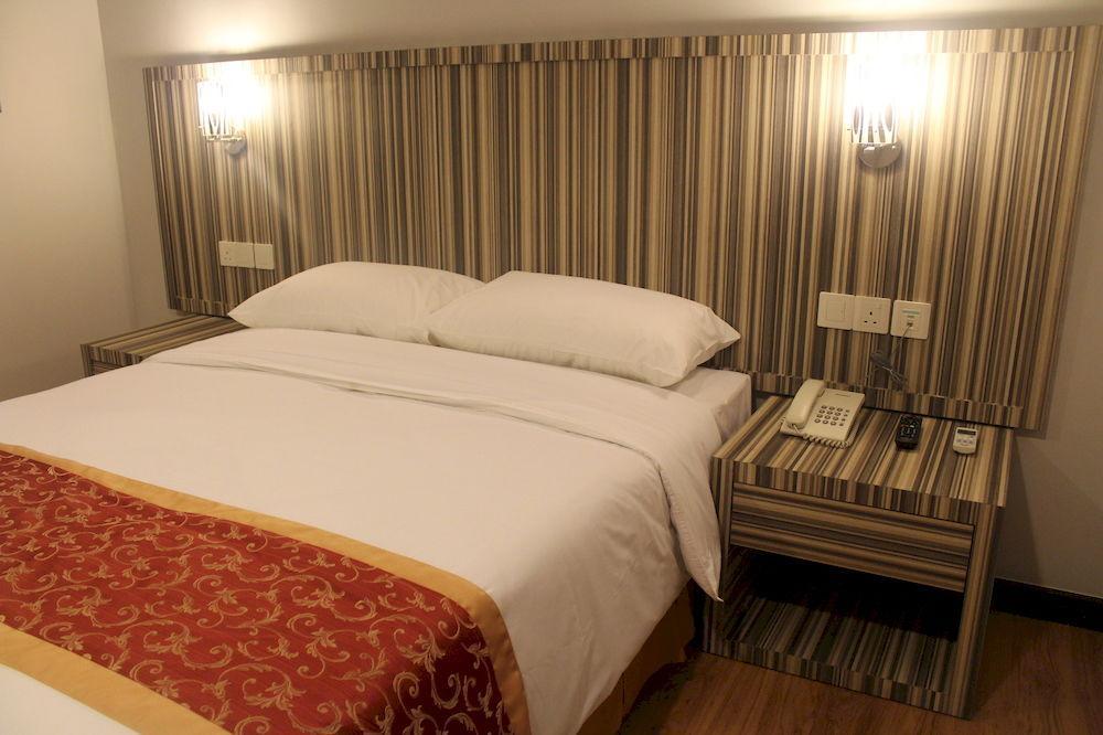 Super Oyo 985 Hotel Nur Мірі Екстер'єр фото