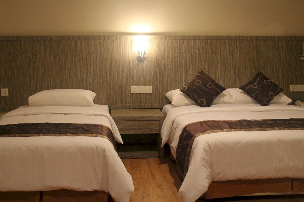 Super Oyo 985 Hotel Nur Мірі Екстер'єр фото