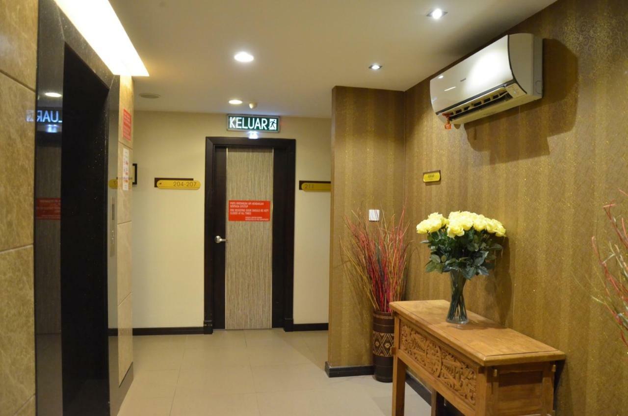 Super Oyo 985 Hotel Nur Мірі Екстер'єр фото