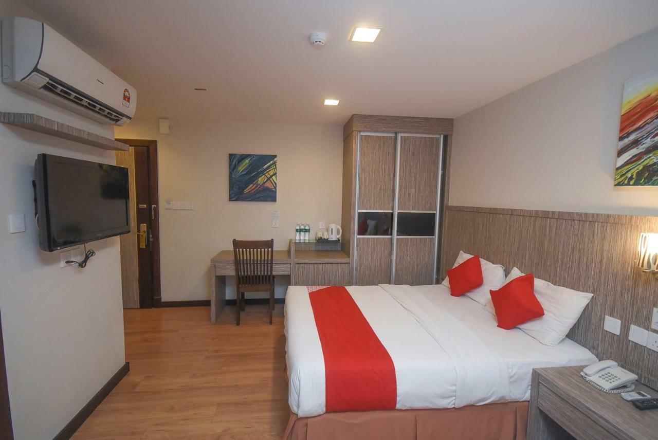 Super Oyo 985 Hotel Nur Мірі Екстер'єр фото