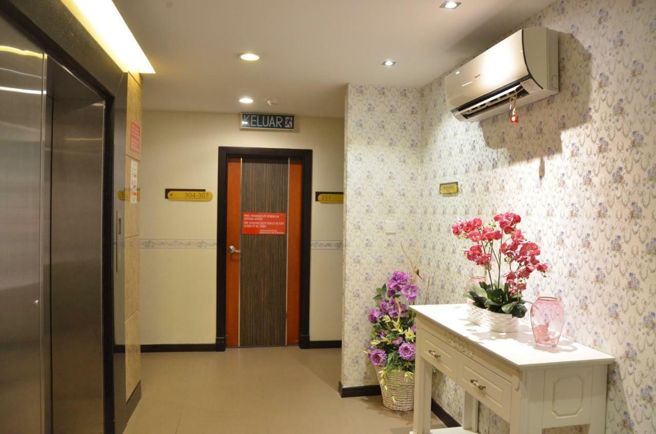 Super Oyo 985 Hotel Nur Мірі Екстер'єр фото
